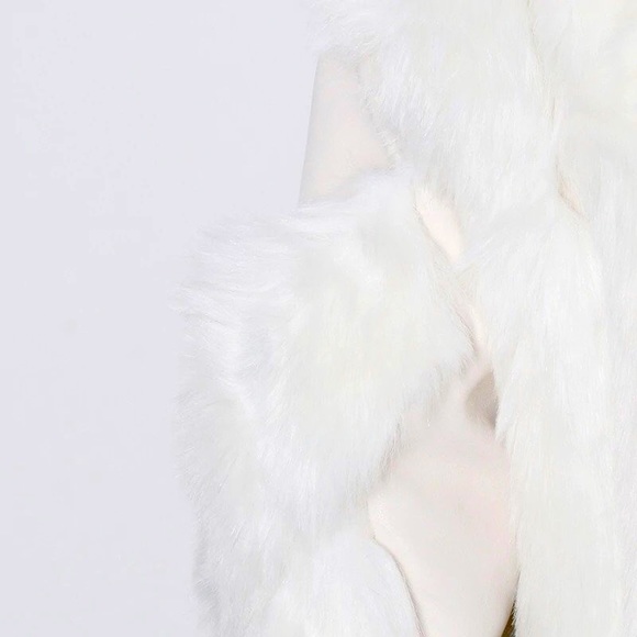 SOLD! Cream Faux Fur + Vegan Leather Moto Jacket - Brand New with Tags - Picture 3 of 4